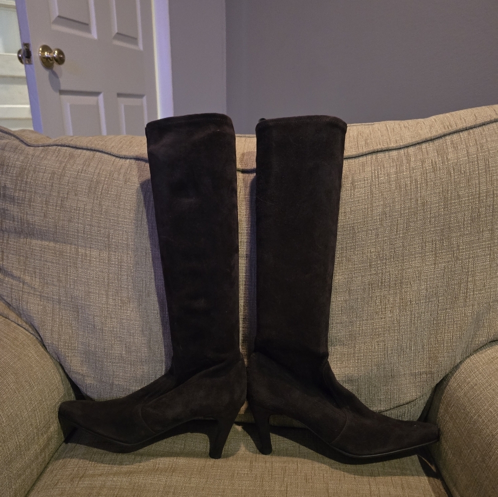 Stuart Weitzman Size 8N brown knee hi suede boots